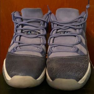 Midnight blue Air Jordan 11 low